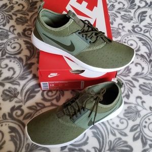 Brand New NIKE Juvenate Sz.10 Women's Palm Green